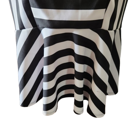 TORRID ☆ BLACK & WHITE STRIPED ☆ NOTCH NECK ☆ PEPLUM TOP ☆ 4x ☆ NWT - Picture 4 of 9